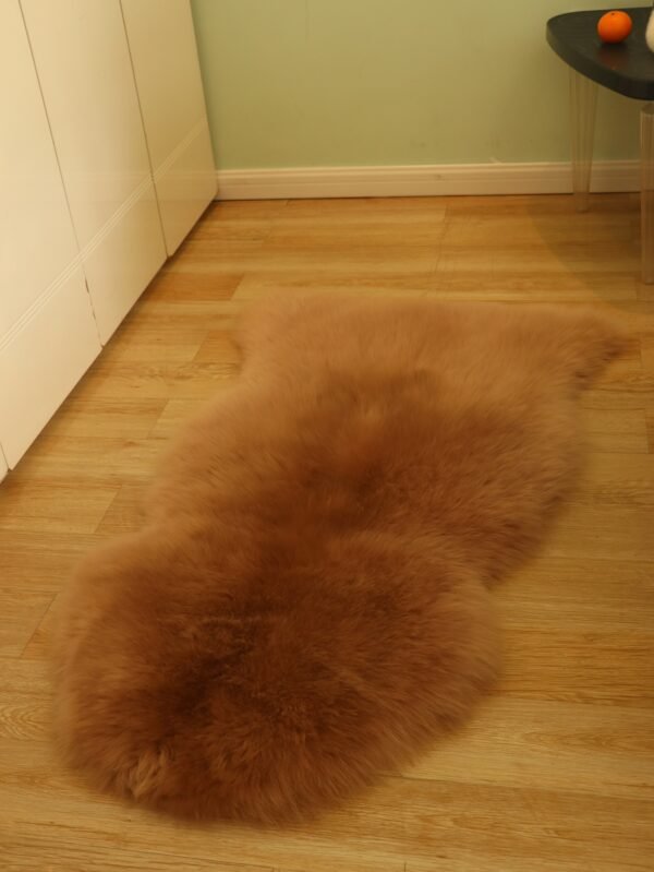 genuine sheepskin area rug (2x3 ft) brown
