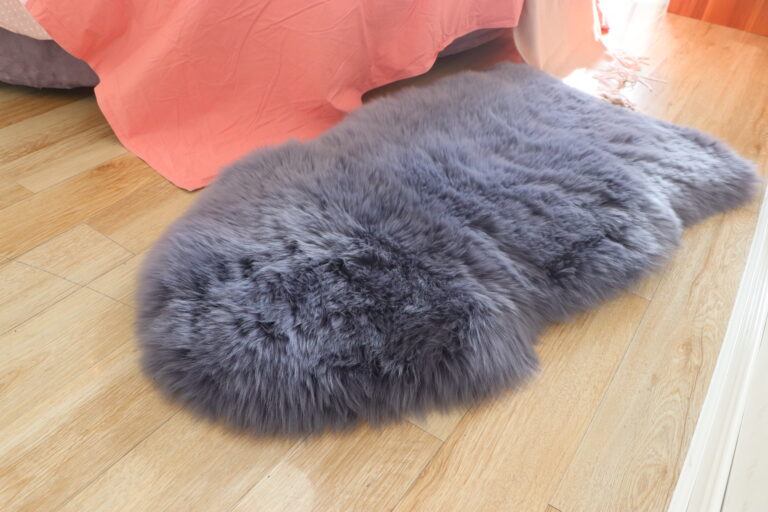 genuine sheepskin area rug (2x3 ft)gray