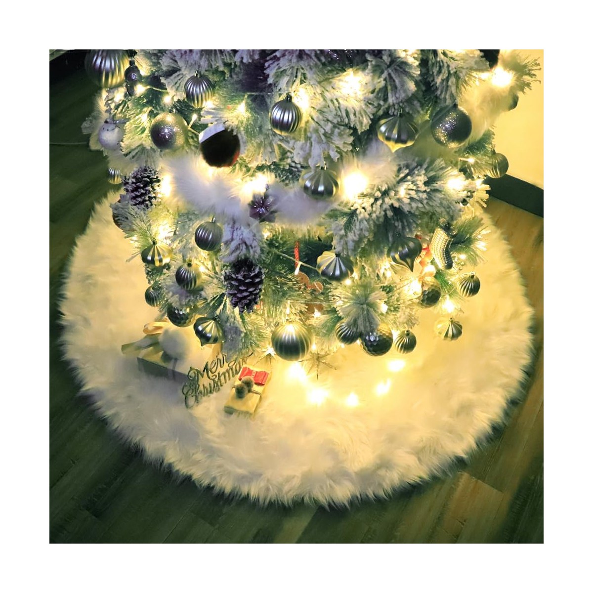 White custom faux fur Christmas tree skirt for wholesale