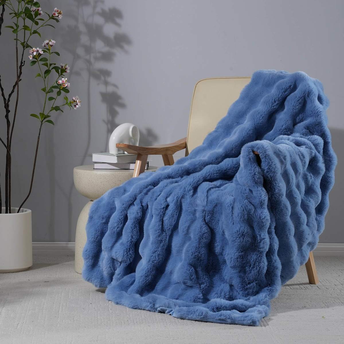 Blue Bubble Faux Fur Throw Blanket, 50x60 — gallery view 2